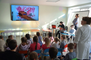 Как дети потерянные новогодние игрушки искали