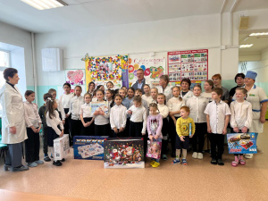 Коробка с сюрпризами для наших юных пациентов!